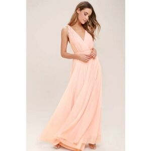 Lulus pale pink halter formal backless floor length dress. Sz M, polyester‎
